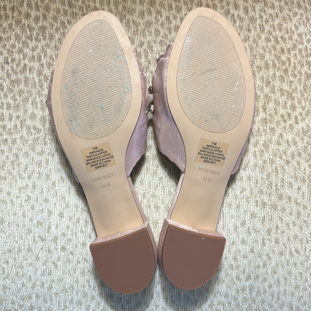 Nine West ladies 11M rhinestone embellished slide sandals. Light pink. NEW - Picture 4 of 7